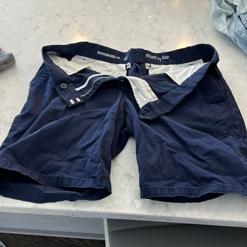 Boyfriend roll up shorts from Gap. Excellent condition. No wear and tear at all